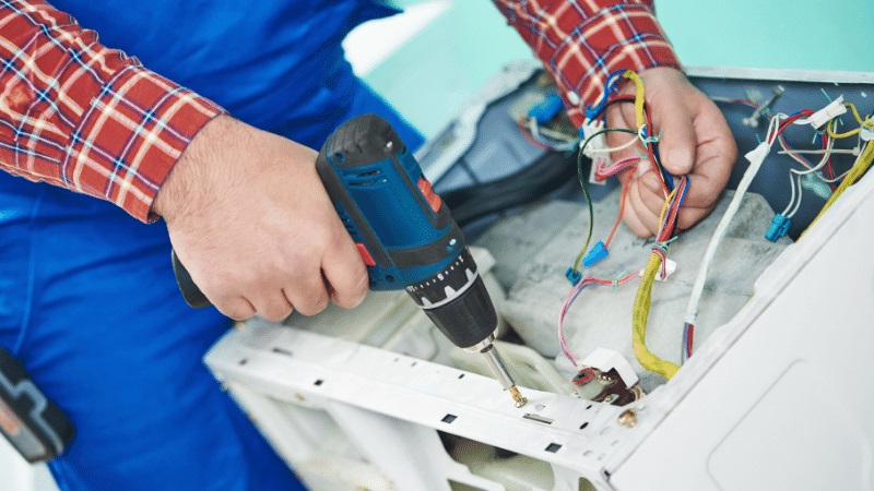 Kazan Aeg Aeg çamaşır makinesi kart tamiri – Su almama arızası orijinal parça ile giderildi. - Teknik servis örneği